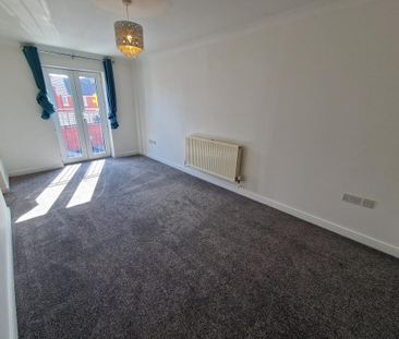 2 bedroom coach house to rent - Photo 1