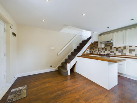 Lancelot Close, Ifield West - Photo 2