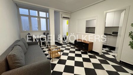 Piso de alquiler en Carrer de Joan Baptista Vives, Nou Moles - Photo 3