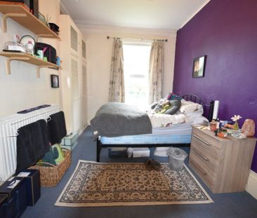 1 bedroom Flat in Victoria Road, Leeds - Photo 4