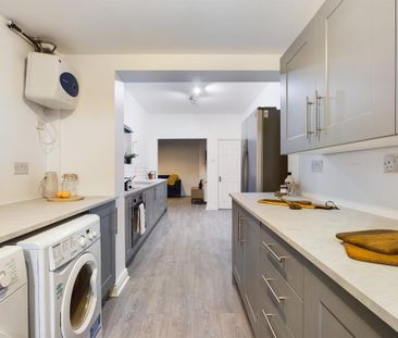 1 bedroom in a house share to rent - Photo 1