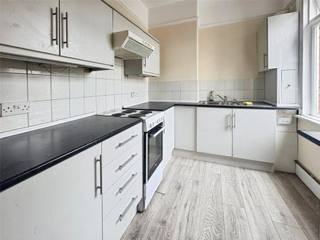 3 bedroom flat to rent - Photo 5