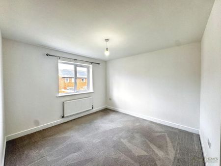 4 bedroom detached house to rent - Photo 2