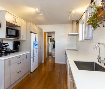 Pet friendly family home! - Photo 1