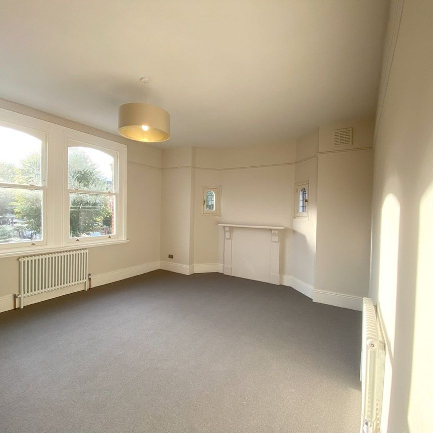 3 Bed Flat, Hendrick Avenue, SW12 - Photo 1