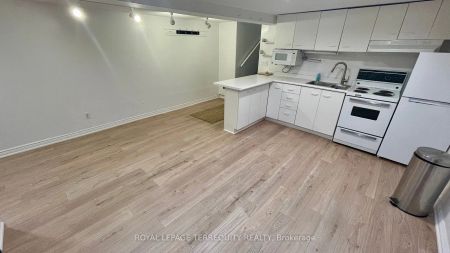 150 Albany Avenue #Bsmt - Photo 4