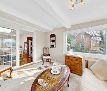 For Lease - 30 Bedford Park Avenue, Richmond Hill, Ontario - Photo 2