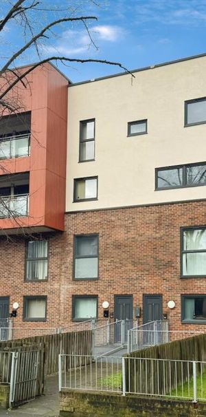 2 bedroom flat to rent - Photo 1