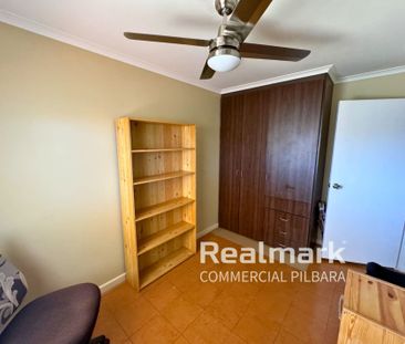 Family Home with Pool - Photo 5