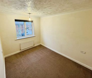 Semi-detached house to rent on - Photo 2