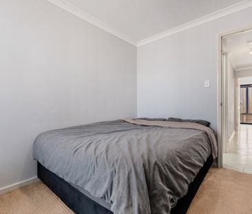 Low-Maintenance 3-Bedroom Villa in Convenient Location - Photo 3