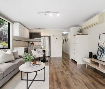 Apartment Inside, Backyard Outside - Best of Both Worlds - Photo 2