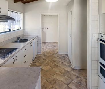 Bucklands Beach - 4 Bedoom Home Zone for Macleans College - Photo 2