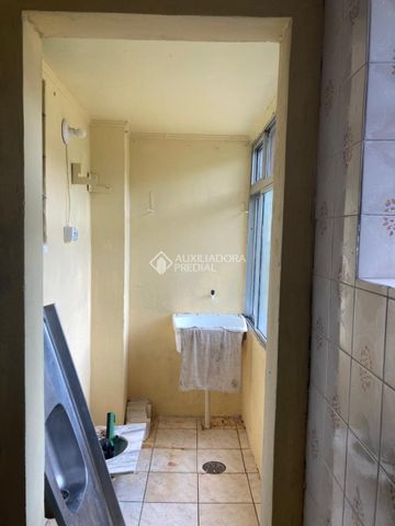 Apartamento com 2 quartos e 55m² para alugar em Humaitá, Porto Alegre. - Foto 4