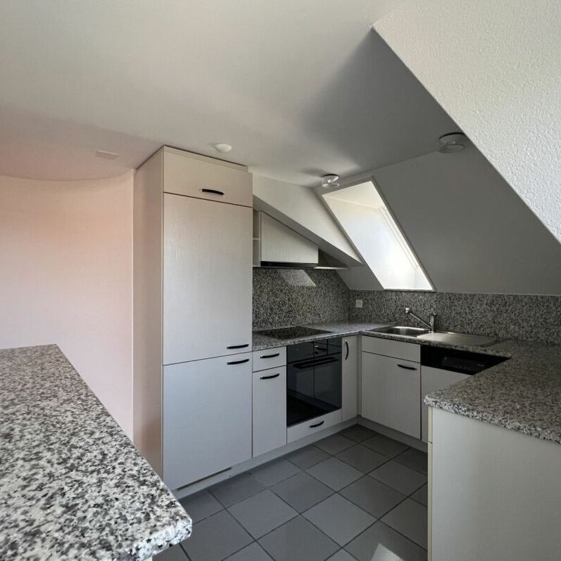 Appartement mansardé de 3,5 pièces avec beaucoup de charme - Photo 1