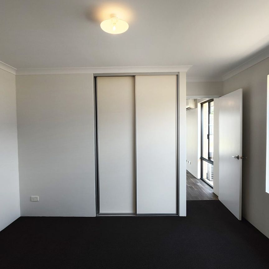 Clean & Modern 1 Bedroom Retreat - Photo 1