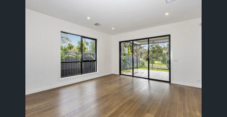 Luxury home backing onto the golf course - Photo 4