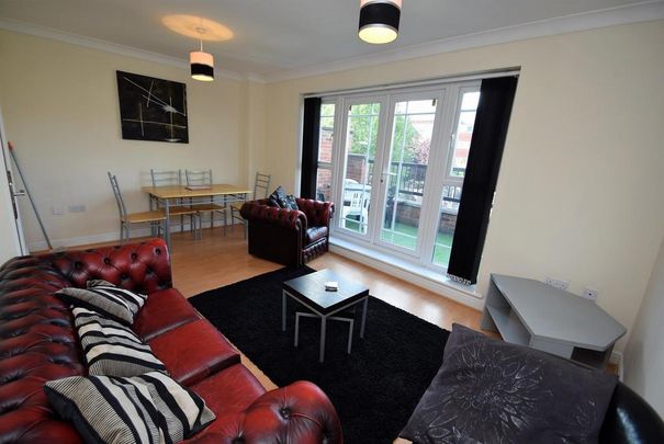 4 bedroom townhouse to rent - Photo 1