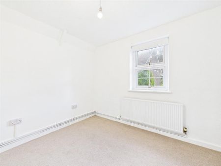 2 bedroom end of terrace house to rent - Photo 3