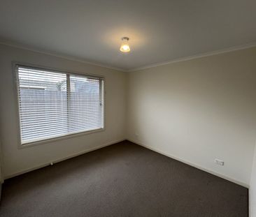 Everything at Your Doorstep - Right Here in Traralgon - Photo 3