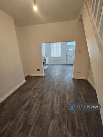 2 bedroom terraced house to rent - Photo 2