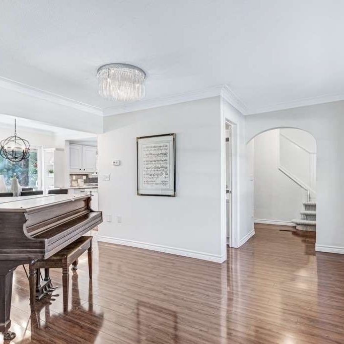 For Lease - 7 Midland Avenue, Toronto, Ontario - Photo 1