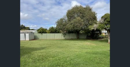 Freshly painted 3 bedroom Lowset home - Photo 2