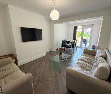 4 bedroom semi-detached house to rent - Photo 2