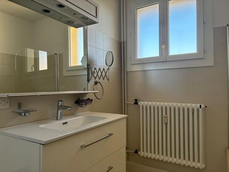 Location Appartement 4 pièces 87m² VALENCE 26000 - Photo 5