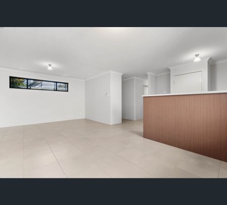5 Ward Cresent, Kelmscott, WA 6111 - Photo 2