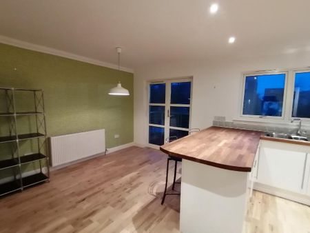 4 bedroom townhouse to rent - Photo 3