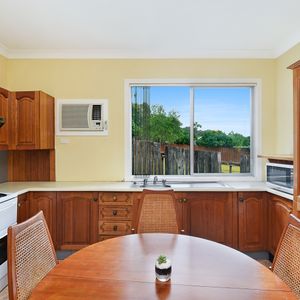 36 Wimbledon Grove, Garden Suburb NSW 2289 - House For Rent | Domain - Photo 2