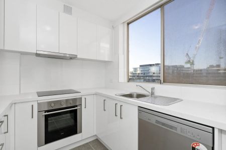 FULLY RENOVATED ON THE ESPLANADE - Photo 3