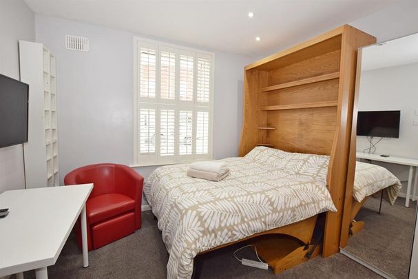 Studio to rent - Photo 1