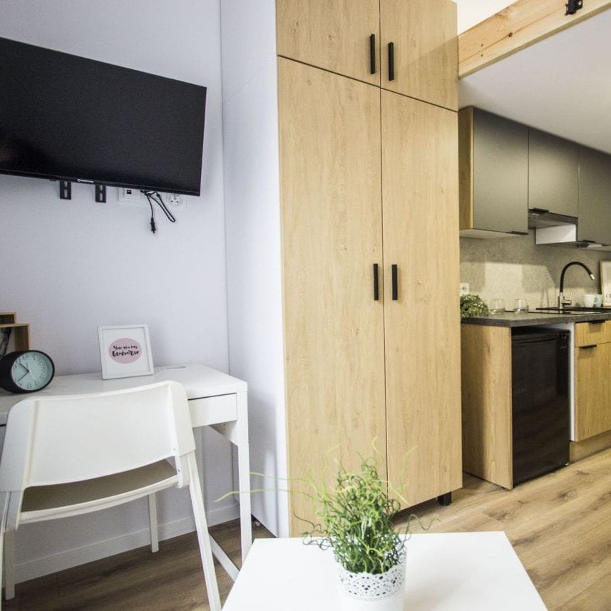 Tania kawalerka w ścisłym centrum Katowic 16 m² - Zdjęcie 1