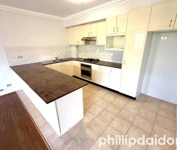 SPACIOUS 2 BEDROOM UNIT .... - Photo 3