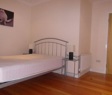 2 bedroom Flat To Let - Photo 6