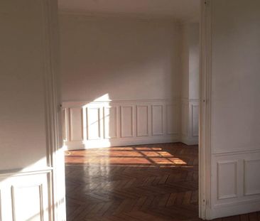 Location Appartement 4 pièces 96m² PARIS 15ème - Photo 3