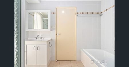 FAMILY HOME IN GREAT LOCATION! - Photo 2