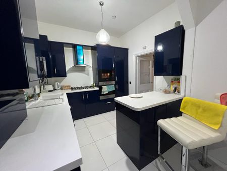 Ensuite to let in sharing house- 900 pcm inclusive bills - Photo 5