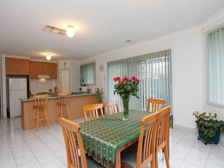 Spacious & Excellent Location - Photo 2