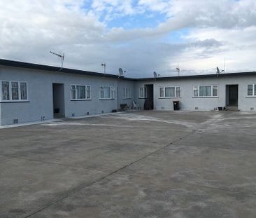 LOCATION IS EXCELLENT !! - Photo 4