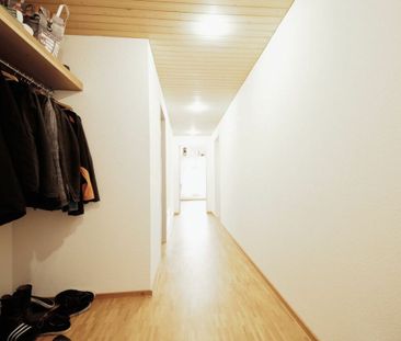 Grosszügige und charmante Dachwohnung mit 5 m Raumhöhe! - Photo 2