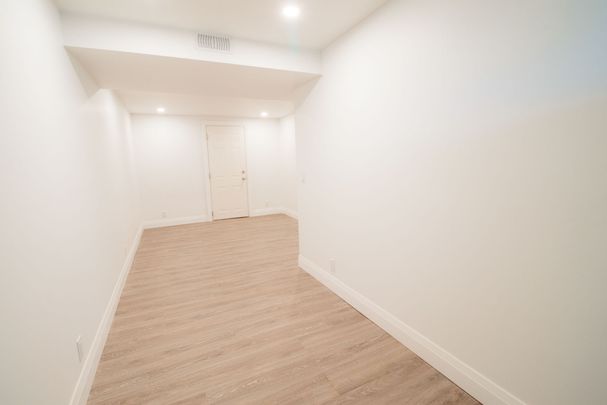 ** NEWLY RENOVATED ** 1 BEDROOM LOWER UNIT IN WELLAND!! - Photo 1