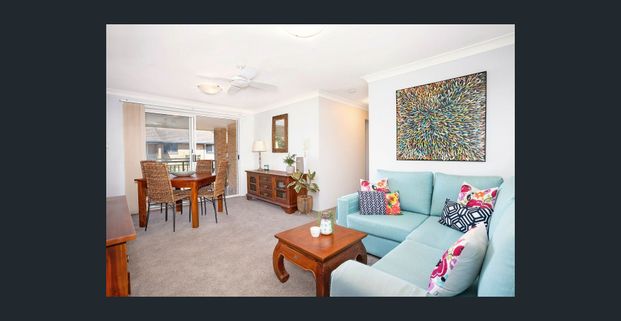 CONVENIENT - Photo 1