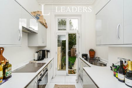 studio to rent Ventnor Villas, Hove - Photo 3
