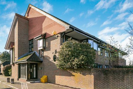 Rosslyn Close, Sunbury On Thames, Middlesex, TW16 7NN - Photo 4