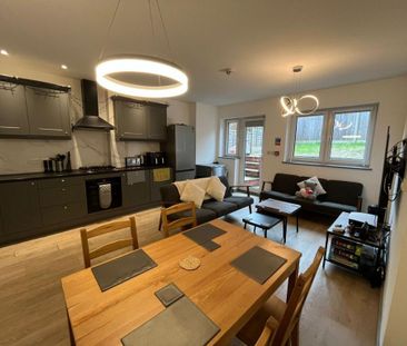 4 bedroom terraced house to rent - Photo 5