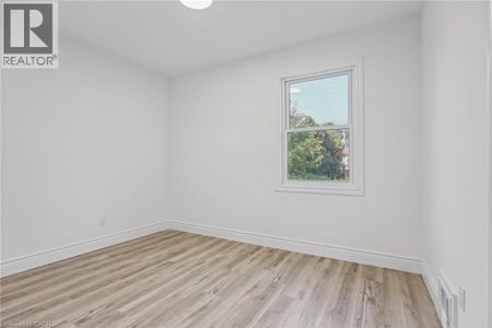 156 EAST 36TH Street Unit# Upper, Hamilton, Ontario, L8V3Z4 - Photo 4