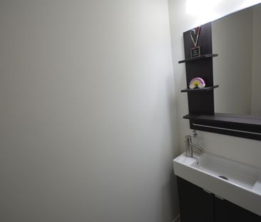 For Lease - 25 Coneflower Crescent Unit# Th 14, Toronto, Ontario - Photo 1